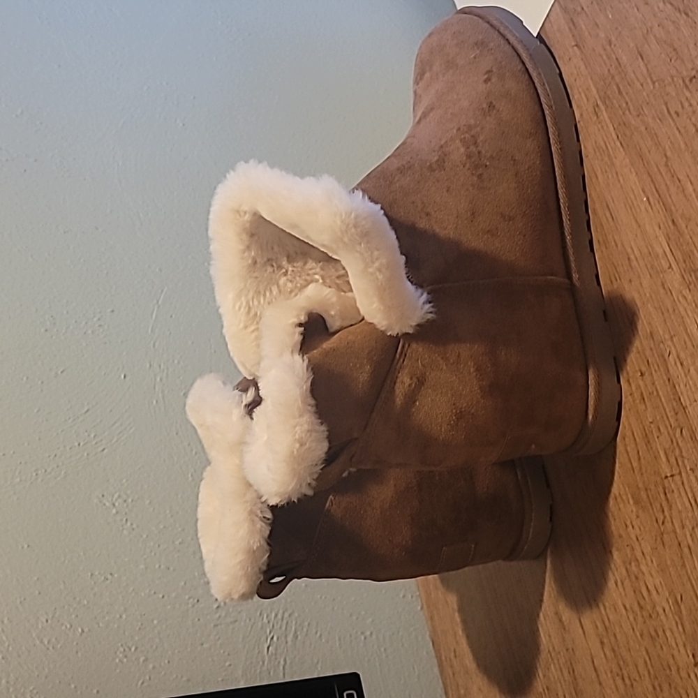 NWOT Cushionair Suade Wedges